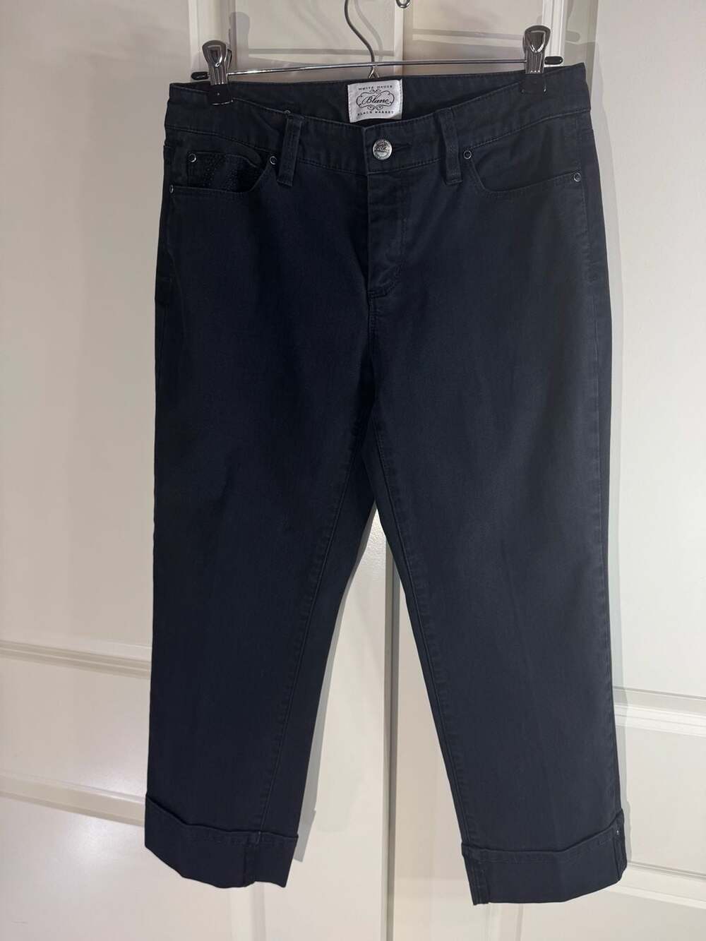 White House Black Market Women's Black Cuffed Cropped Jeans Size 4